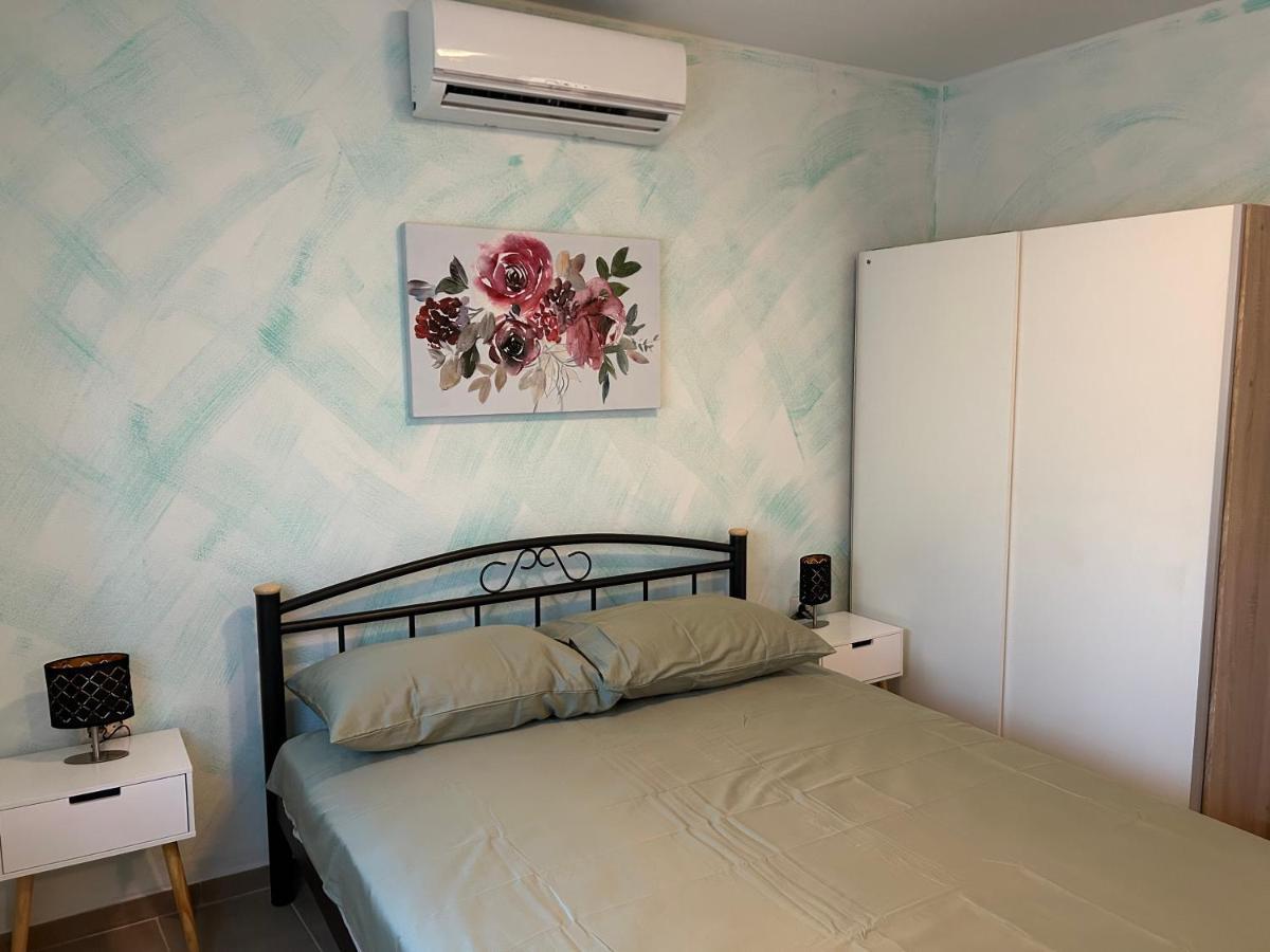 Вилла Dora House With Wifi And Outdoor Swimming Pool Пула Экстерьер фото